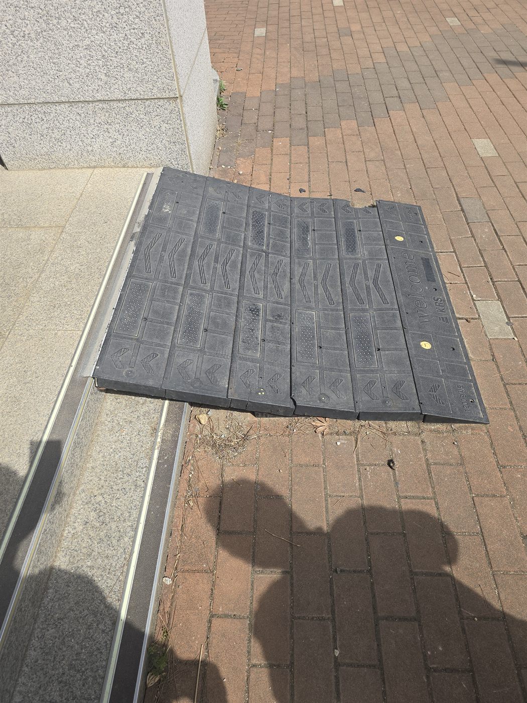 하남고등학교 고무경사로 철거·교체 시공 전 - 경기 하남 장애인 경사로